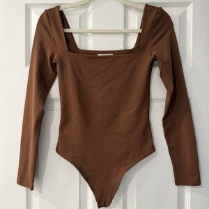 Babaton by Aritzia Brown Long Sleeve Square Neck Bodysuit – Size S